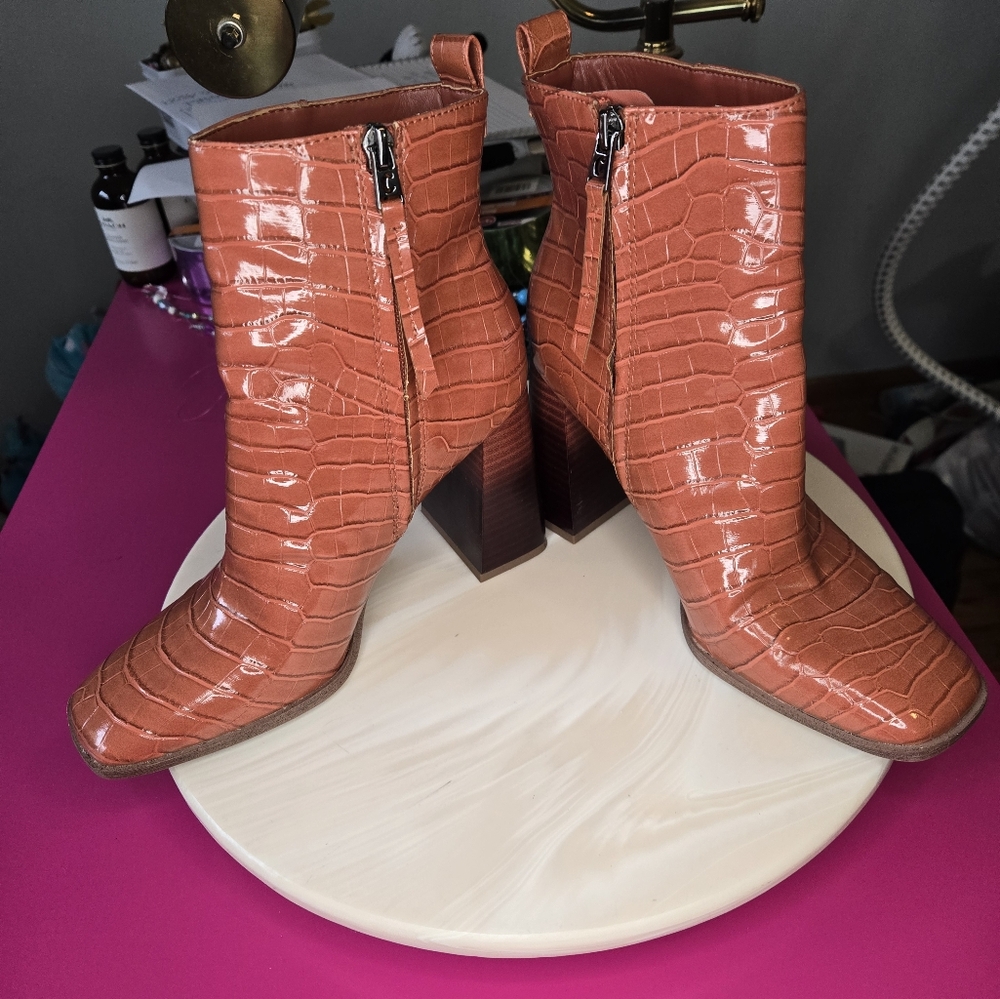 Circus , Croc-Embossed Tan Ankle Boots Size 7. - Picture 6 of 7